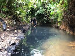 Nguồn nước sạch Hà Nội bị nhiễm dầu thải